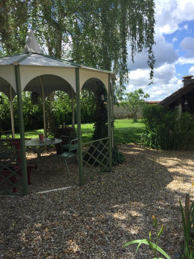 Sous La Tour Bed & Breakfast Agencourt Dış mekan fotoğraf