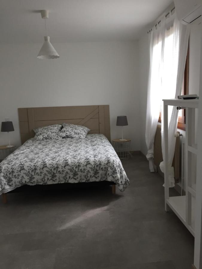 Sous La Tour Bed & Breakfast Agencourt Dış mekan fotoğraf